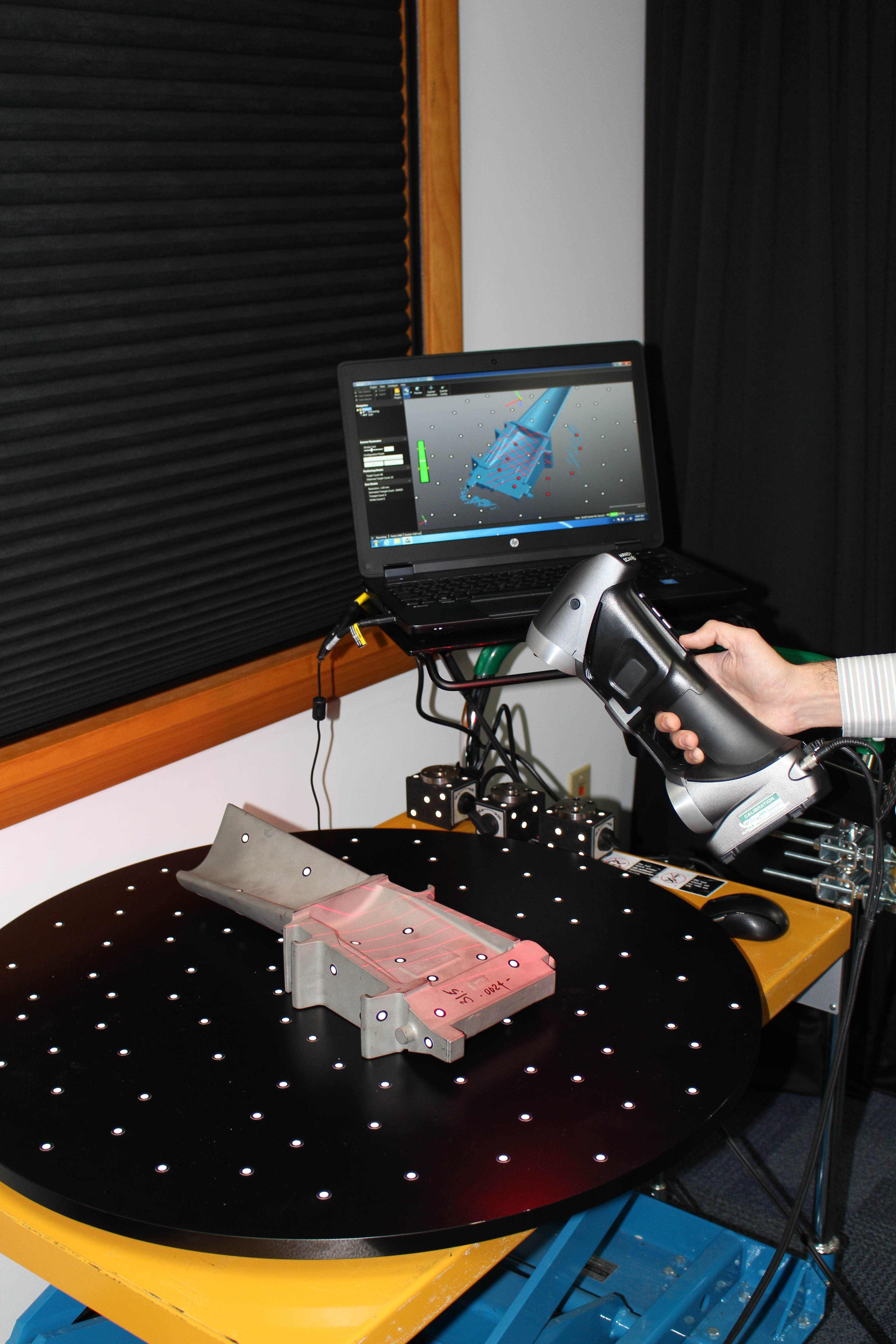 Blade scan with HandySCAN 700